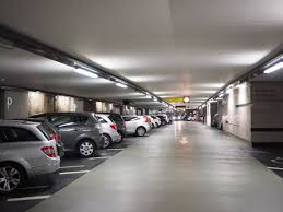 How Are Vehicle Sizes Accommodated in Urban Garages?