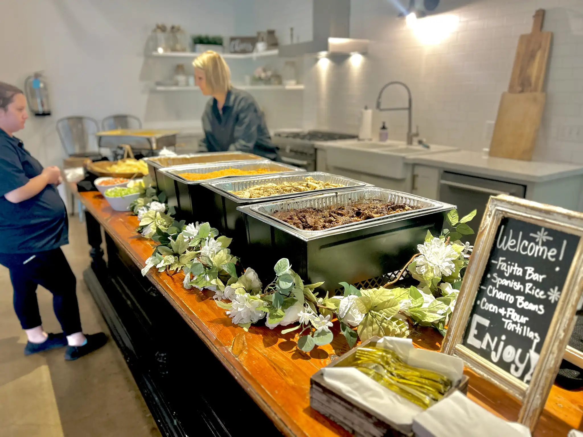What You Need to Know About Catering Options for Indoor Weddings